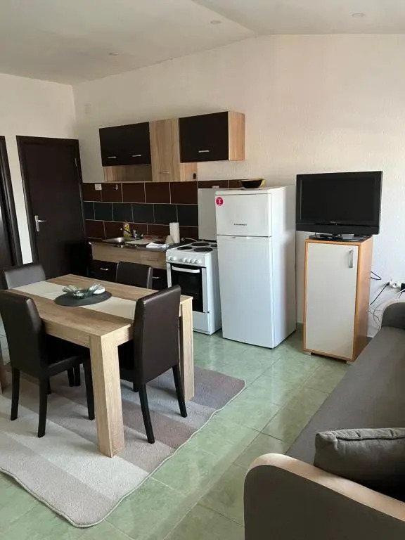 Apartments Vila Brzi & Beka