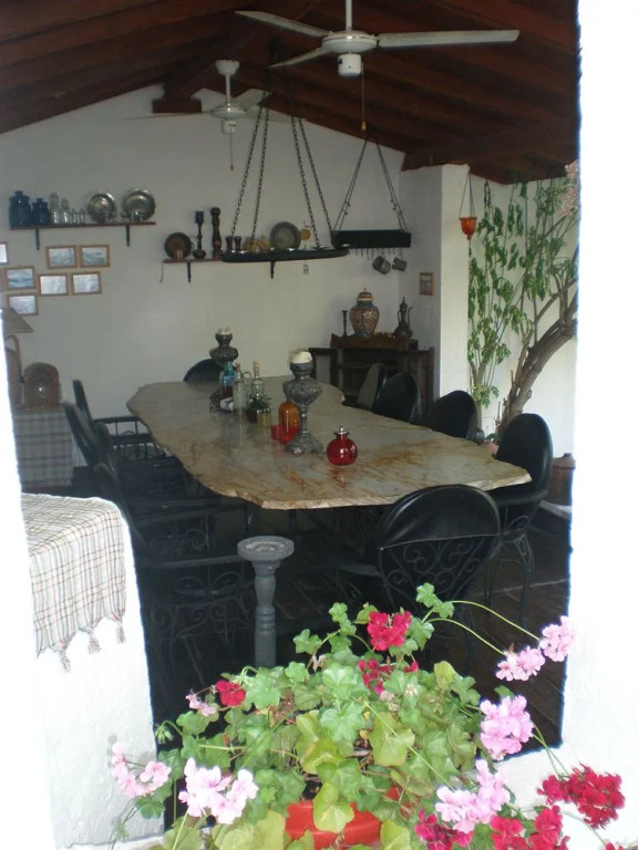 Bakkhos Guesthouse