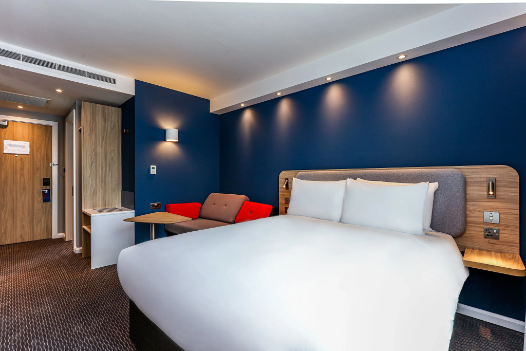 Holiday Inn Express - Hamburg South A7-AS42 by IHG