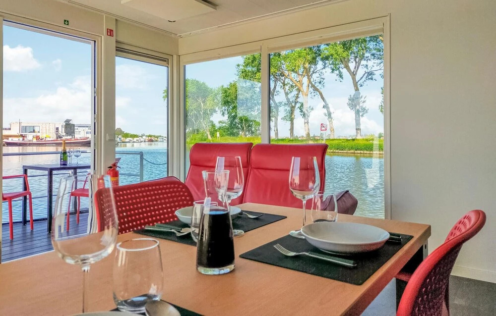 Beautiful Ship/boat in Nieuwpoort With Wifi and 1 Bedrooms