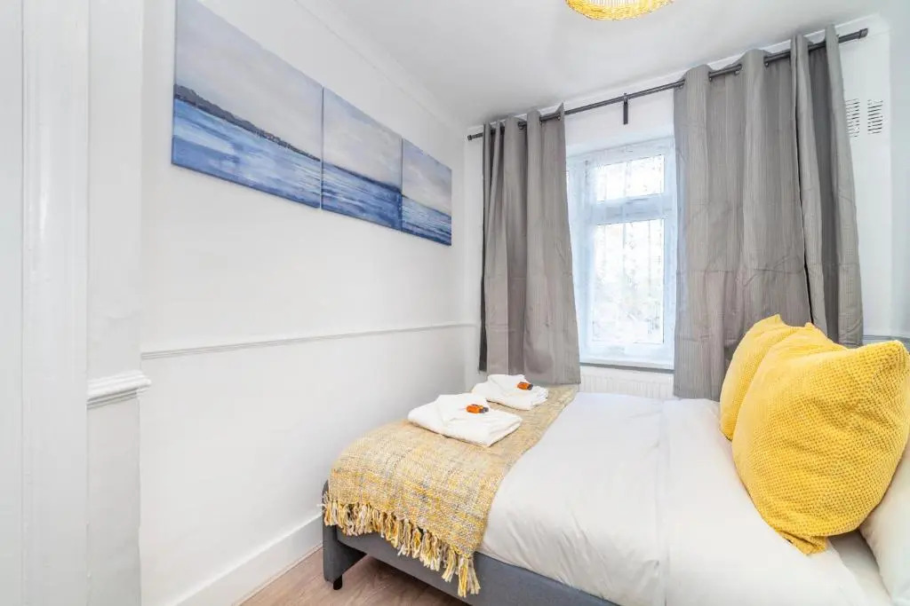 Autonomous 2 BDR apartment with Garden and Parking