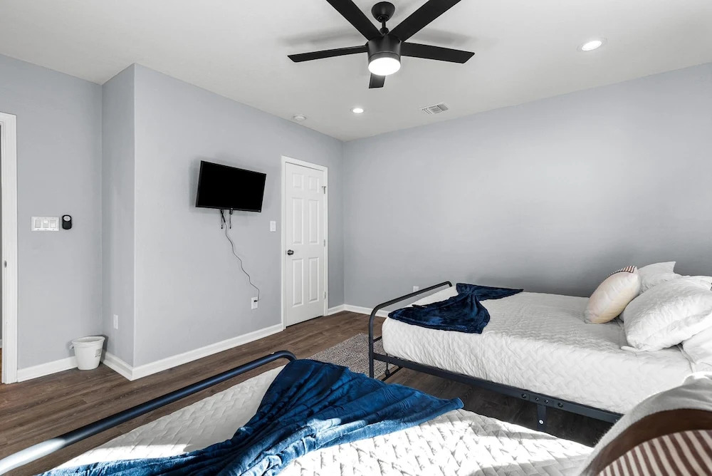 Inviting 4br/2.5ba Downtown Home With Ample Space!