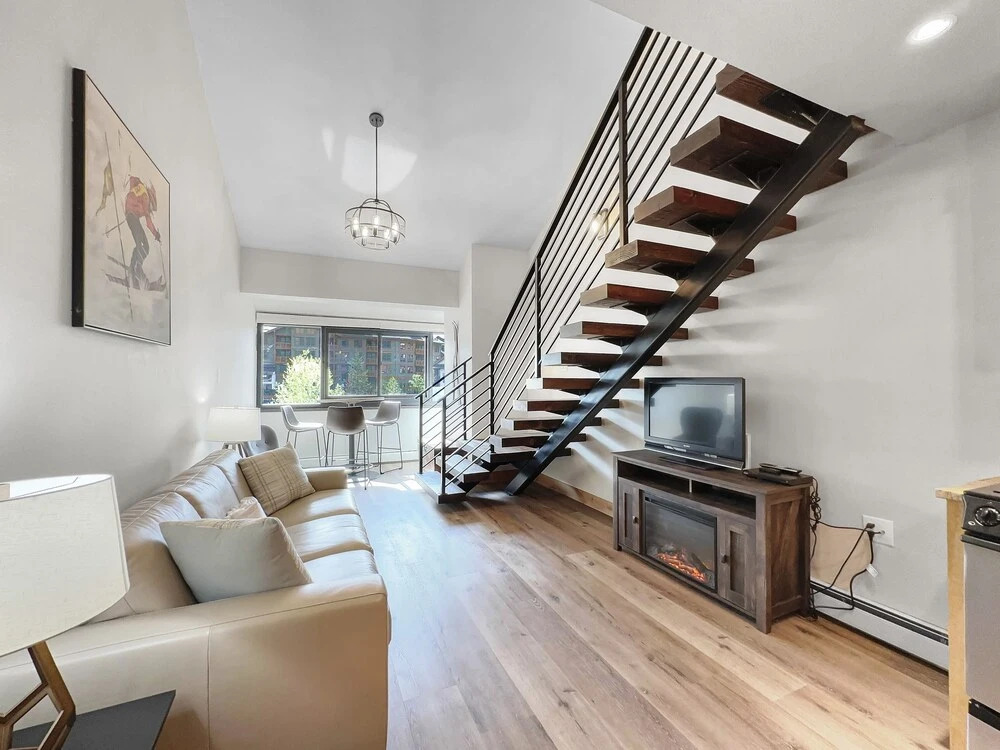 Studio with Prime Location in Heart of Center Village - CJ303 by Redawning