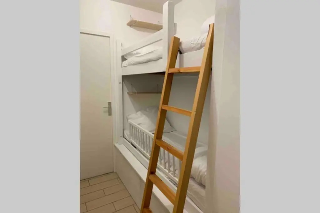 Studio chaleureux et ensoleillé !