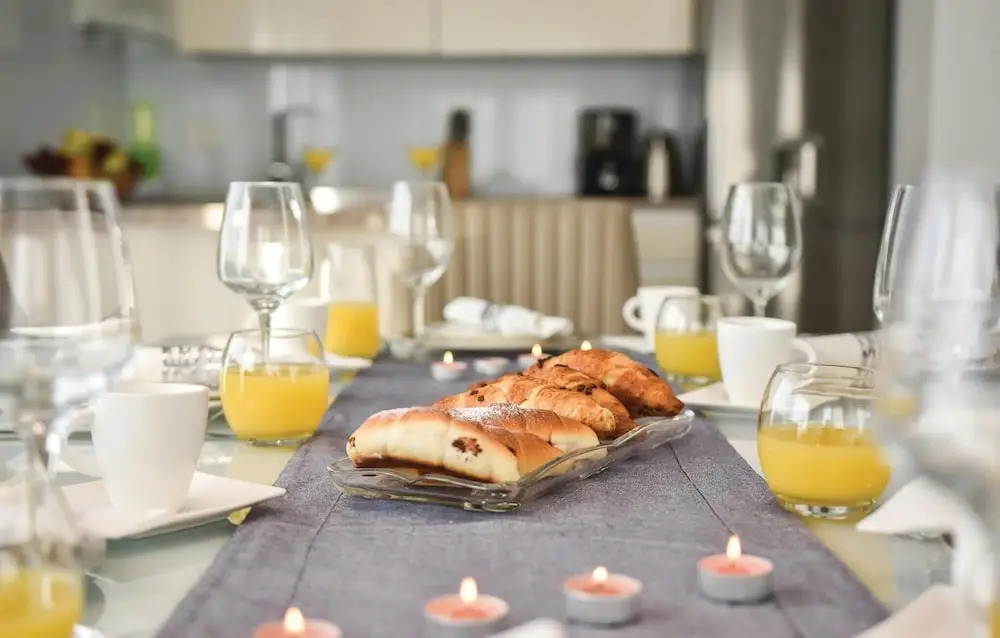 Awesome Home in Okrug Donji With 5 Bedrooms, Wifi and Outdoor Swimming Pool