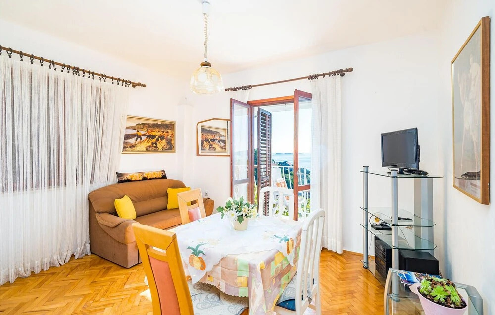 Nice Apartment in Zaton With 2 Bedrooms and Wifi