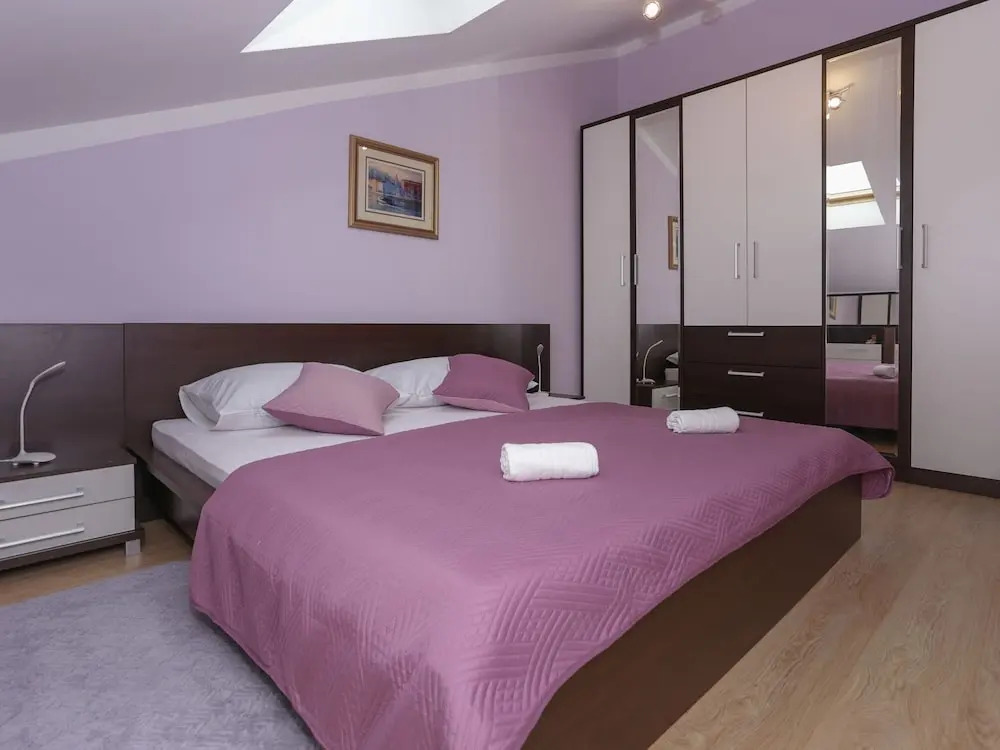 Modern Apartment in Kaštel Lukšic With Sea Nearby