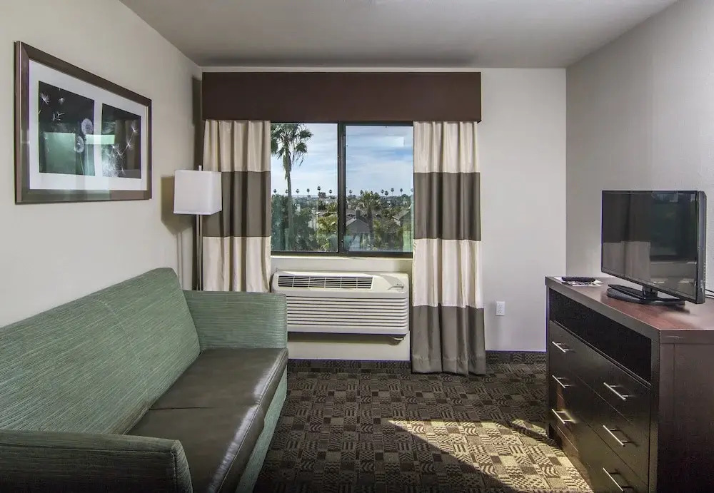 Quality Inn & Suites North- Legoland Area