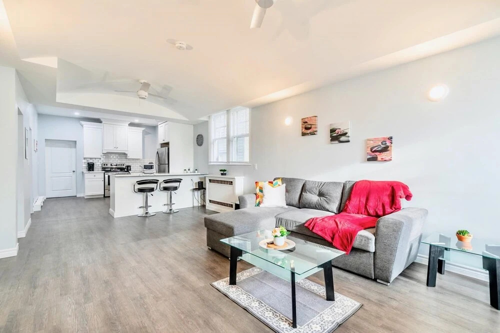 Bright and Modern 2BR Apartment With Netflix