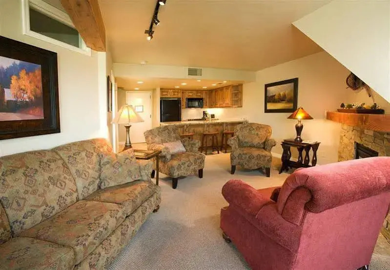 Ski Ge Loft 3 Bedroom Condo by RedAwning