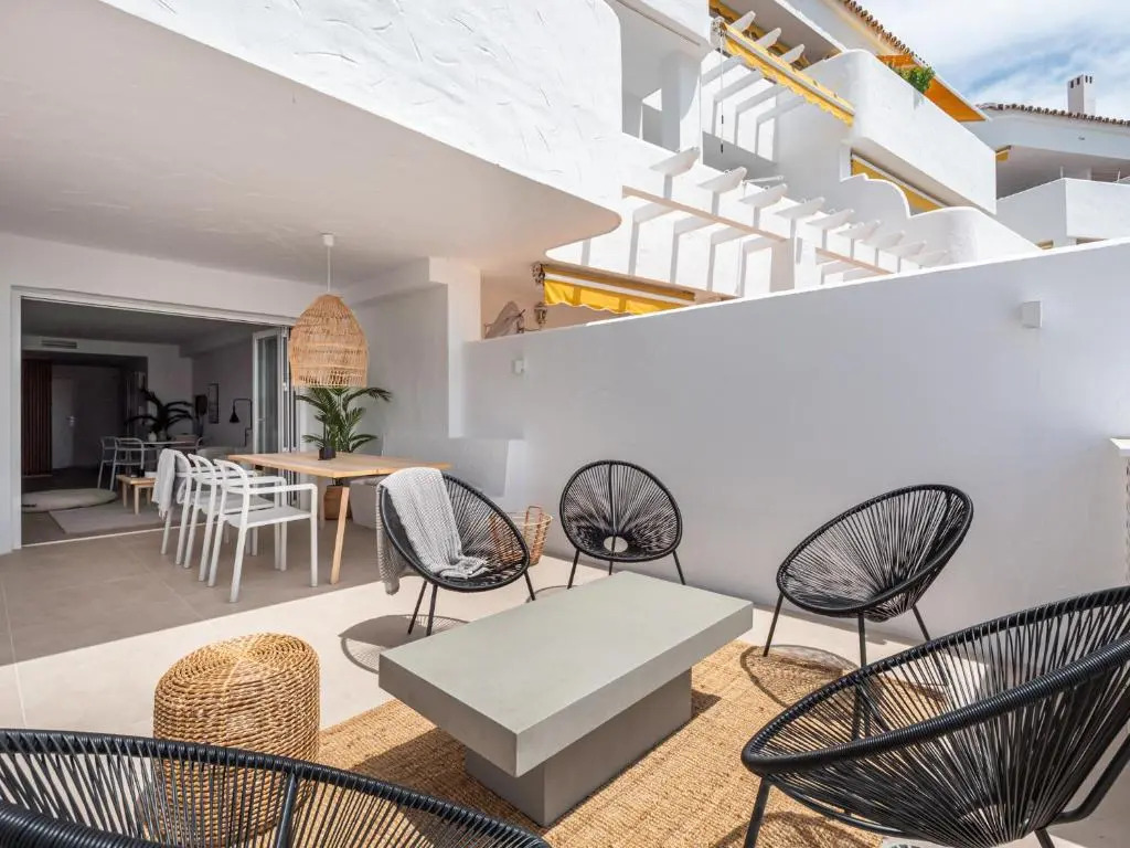 FRESH Renovated 2 bed Apt in best location RDR236