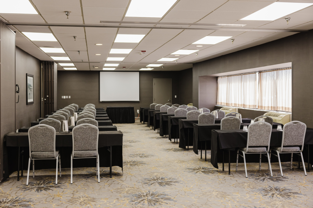 Crowne Plaza Suites MSP Airport - Mall of America by IHG