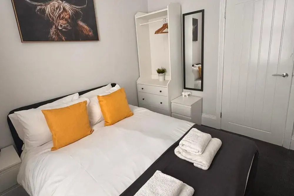 House - Sleeps 6 - Pet Friendly - Garden - Parking