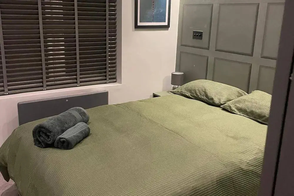 Nw119sg-modernapt-2guests-2br-1minhighstreet