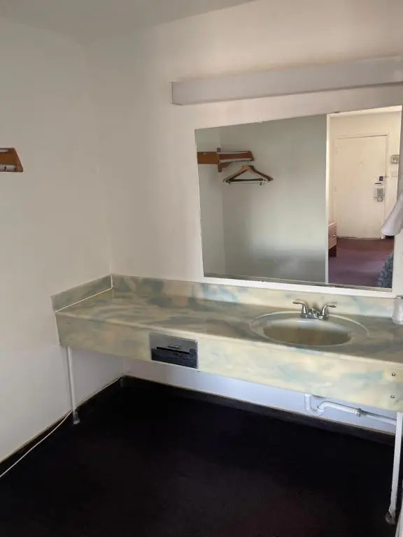 Travelers Motel