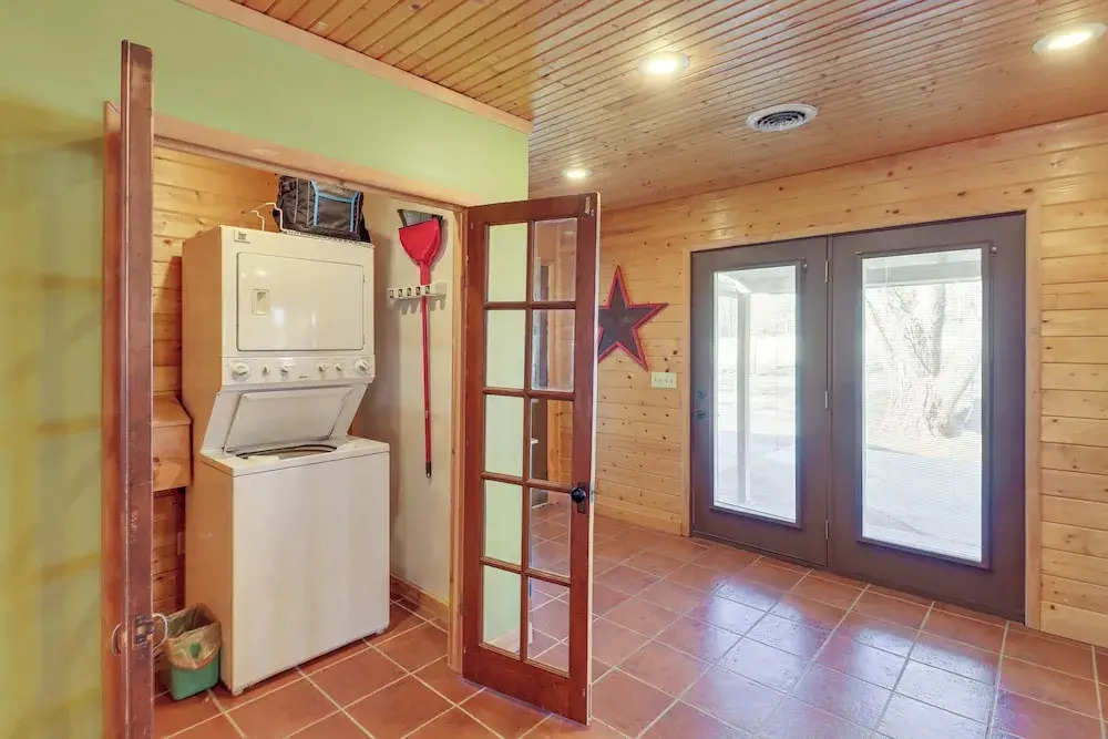 Spacious Cabin w/ Private Dock on White River!