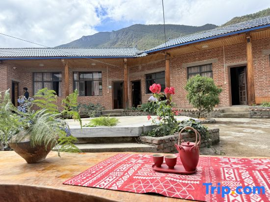 Golden Dream Maker Homestay at Haba Snow Mountain