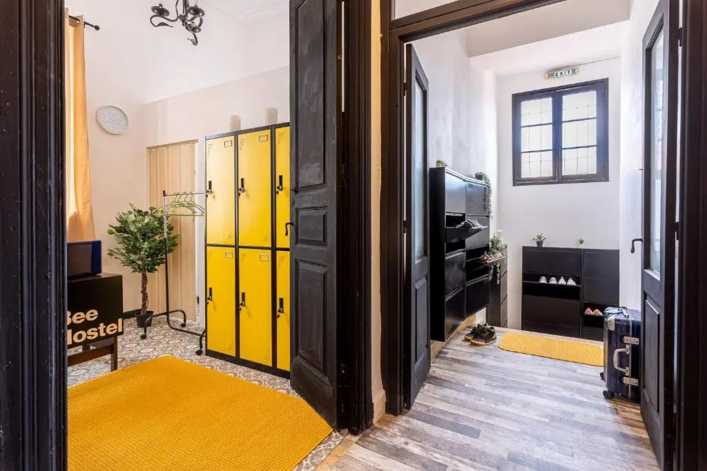 Bee Hostel