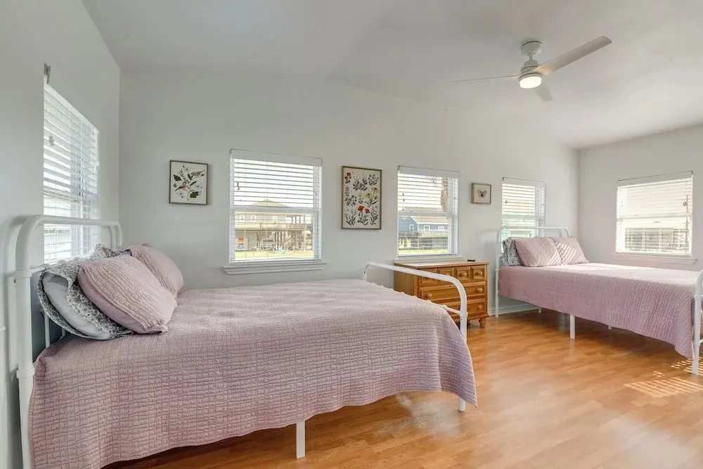 Steps to Sea! Crystal Beach Home w/ Furnished Deck