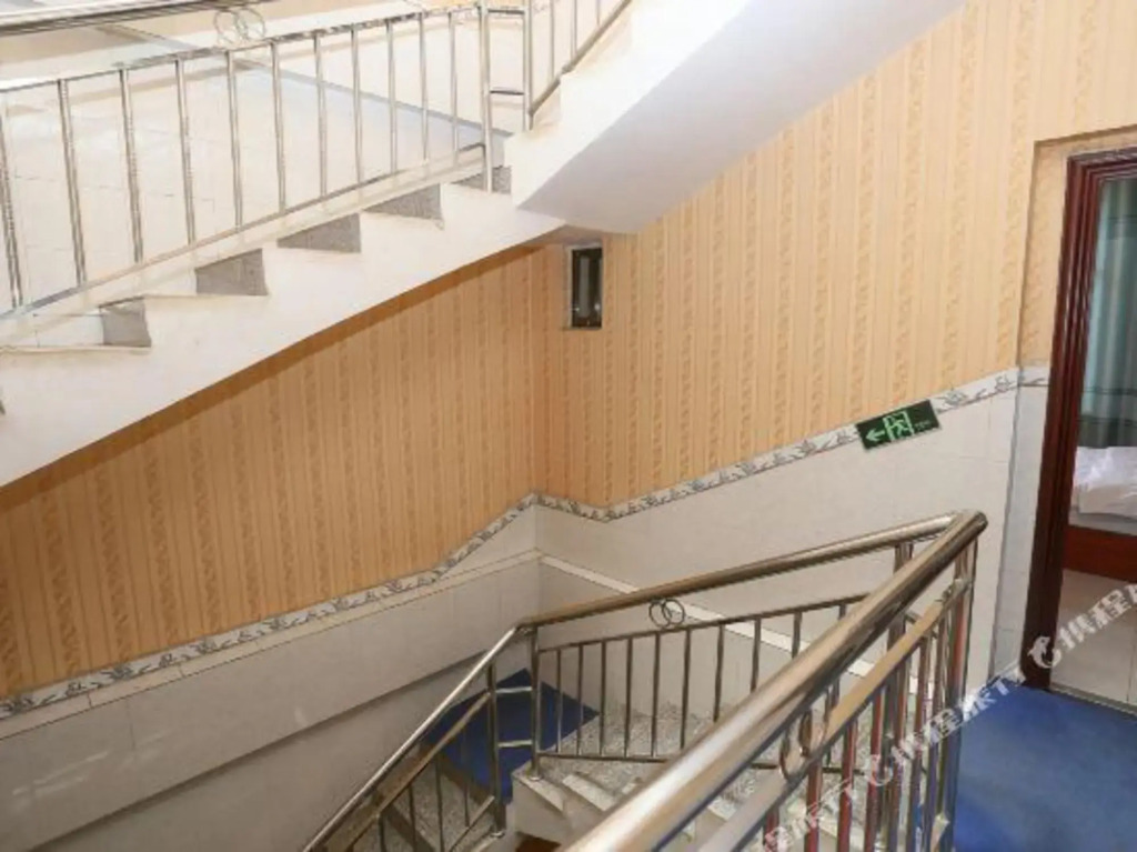Kunming edge continued hotel