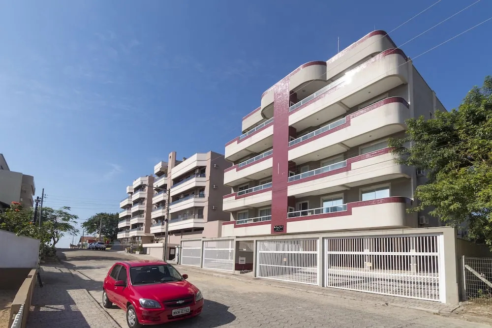 Rent Apartment 3 bedrooms w/ 1 suite - 680