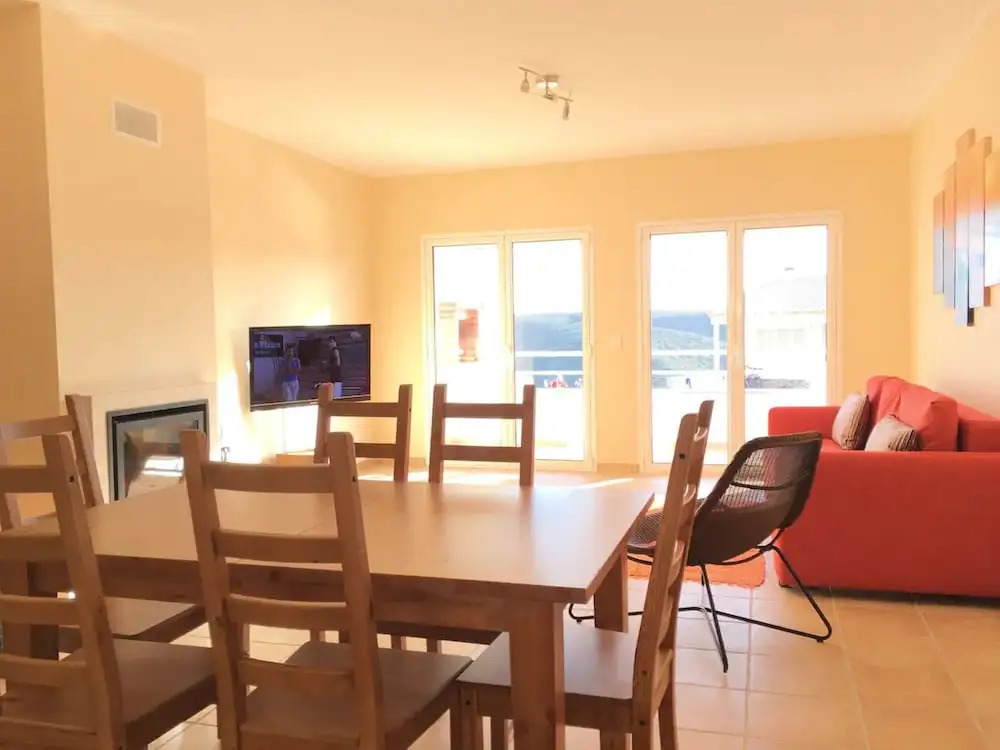 Apartamento Junto à Praia na Arrifana, by Izibookings