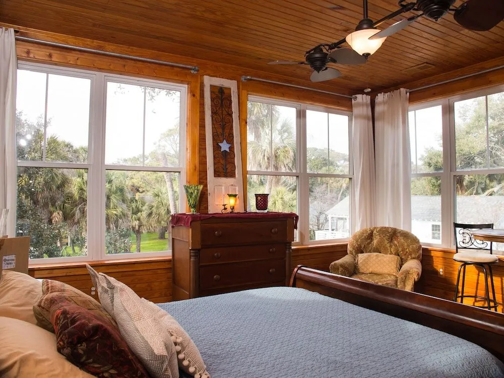 Beachside Boutique Inn – Folly Beach Rooms & Private Cottages