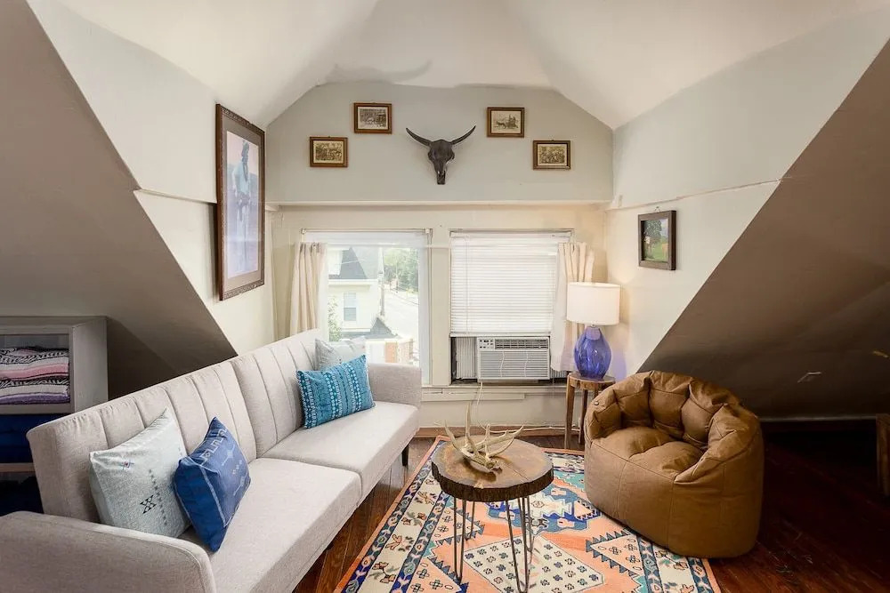 Center of Highlands! Spacious Bardstown loft!