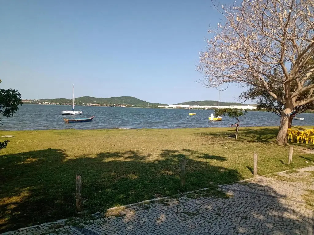 Casa conceito aberto aconchegante, perto de tudo e com garagem 64m2