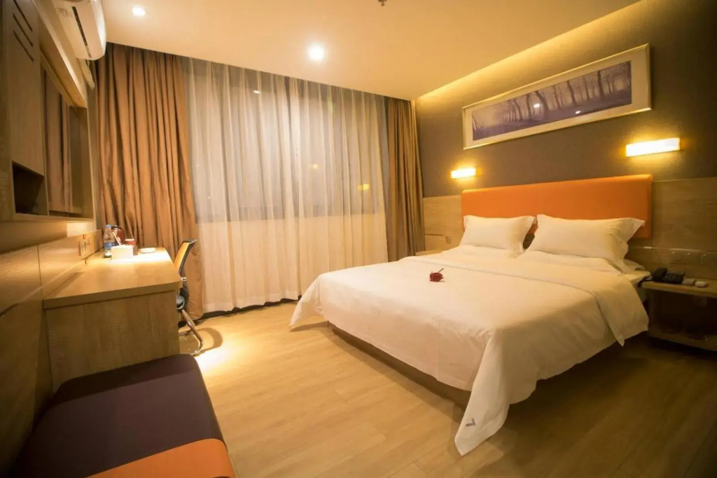 7Days Premium Yizhou Train Staiton Branch