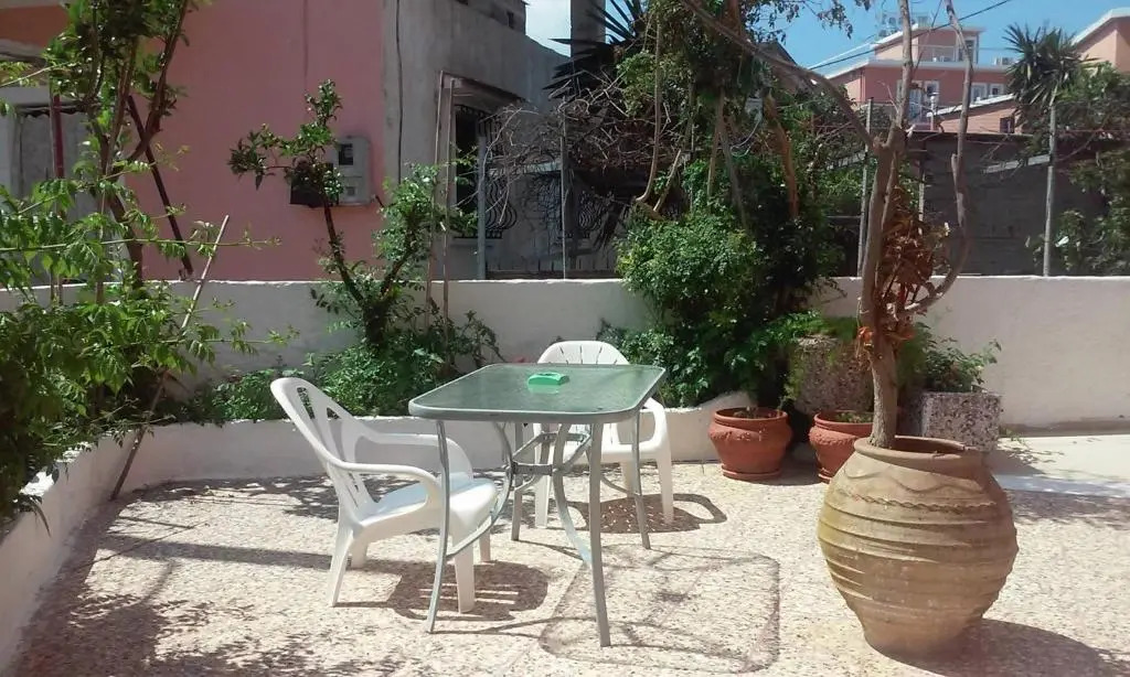 Loula's Apartments