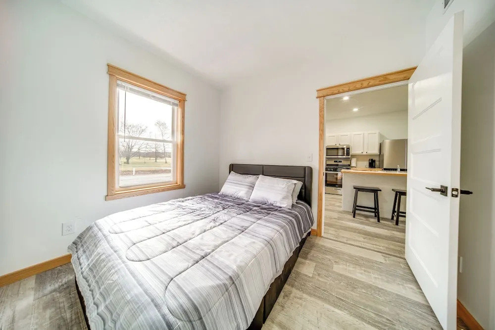 Golf Course View: Centrally Located Condo in Erie