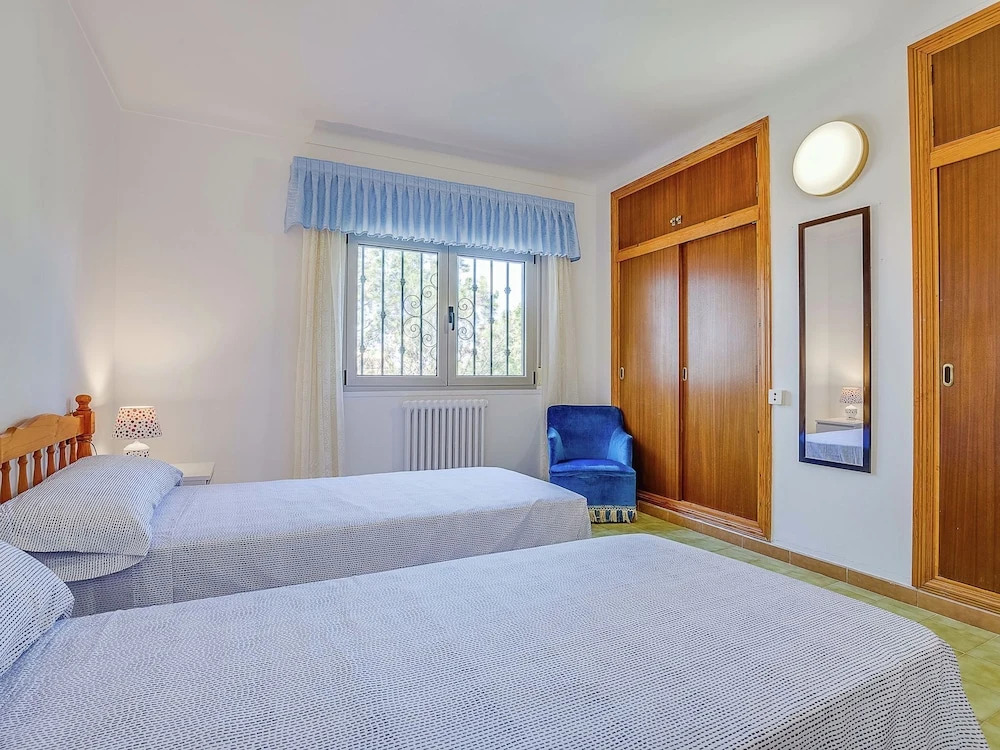 Spacious House in Quiet Residential Area With Private Pool, Terraces and BBQ