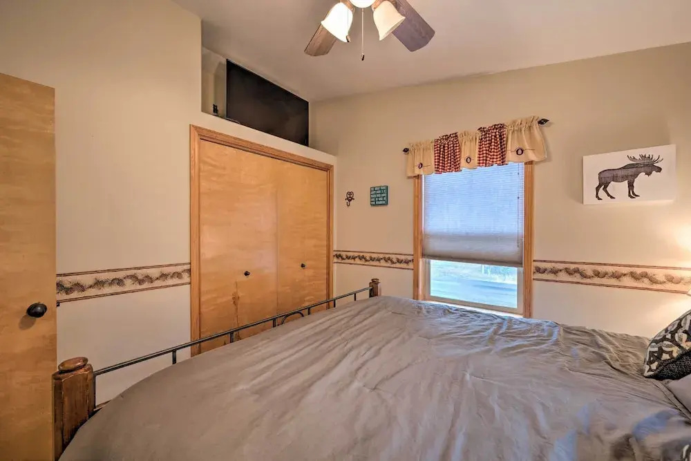 Rustic Mccall Cabin w/ Private Hot Tub & Deck!