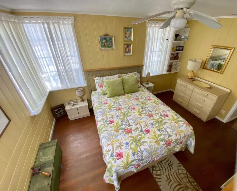 110 31st St 2 Bedroom Cottage by RedAwning