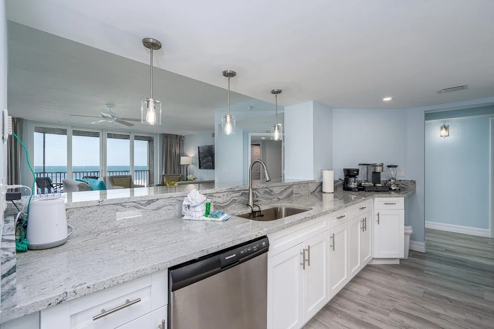 Immaculate Direct Gulf Front 3 Bedroom Condo - Gullwing 505 3 Condo by RedAwning