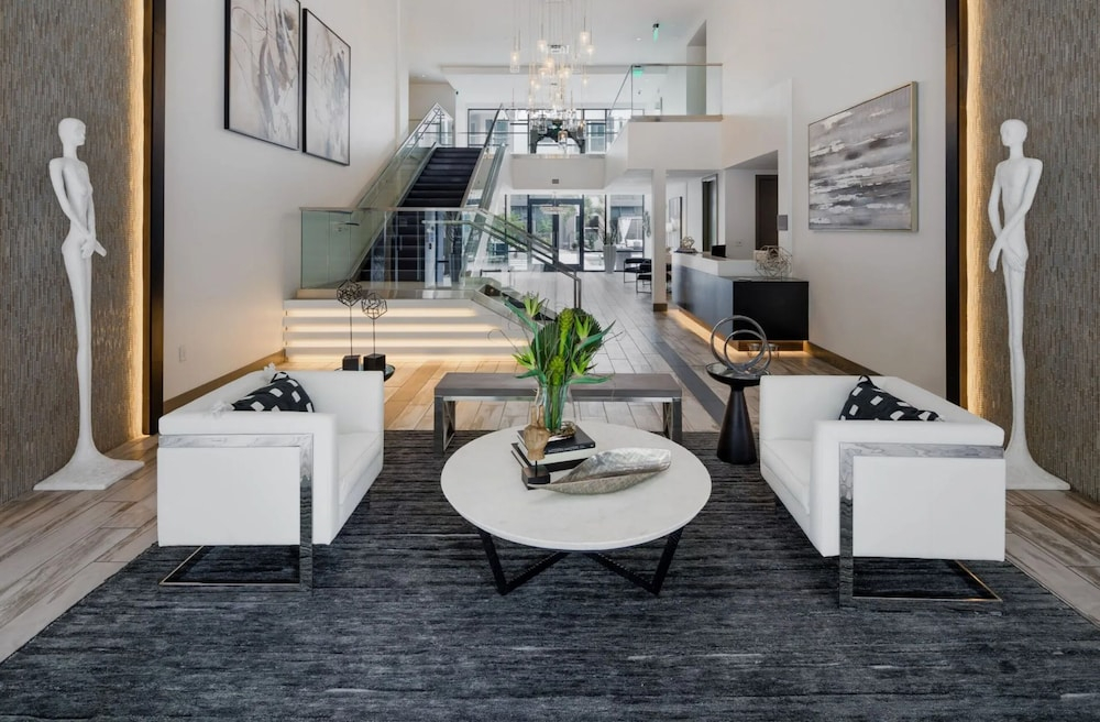 Virelli Apartments Upscale King Suite in the Heart of Orlando w Pool