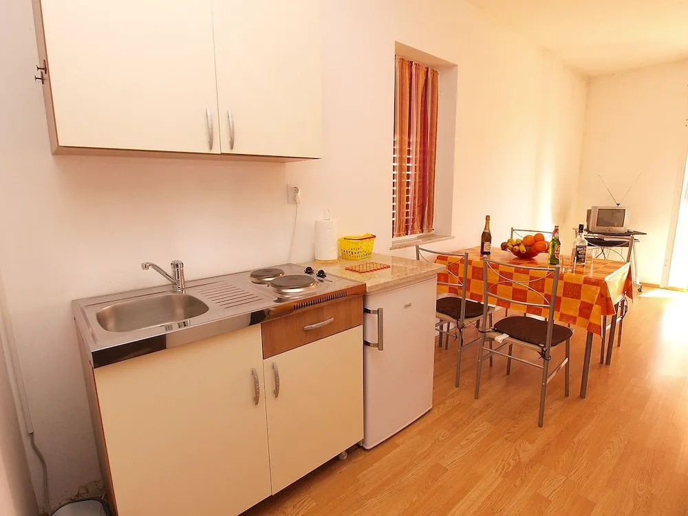 Apartment 785