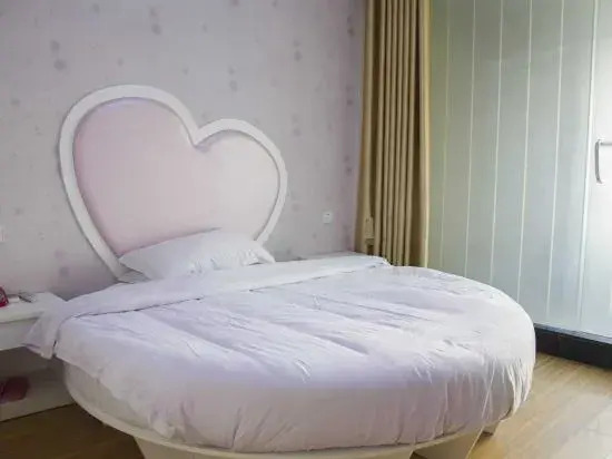 Yangxin Carnival Business Hotel