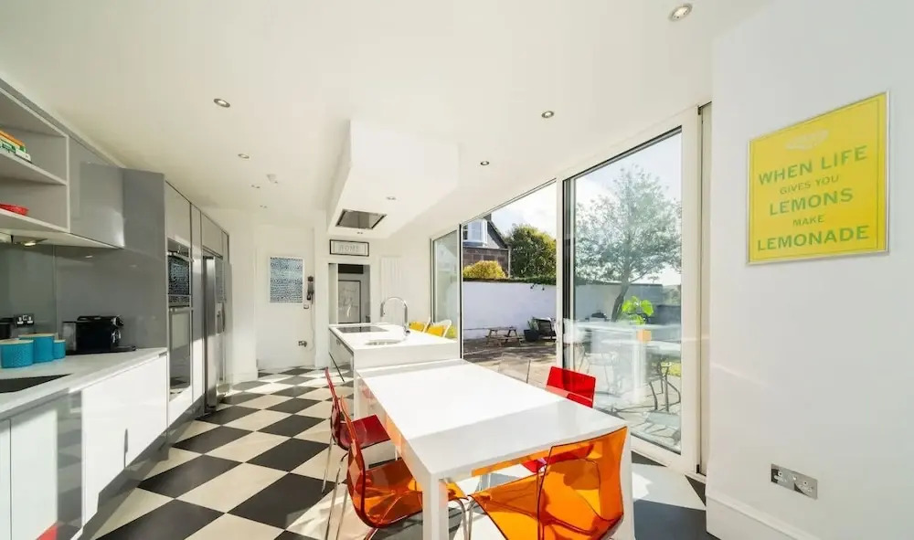 Sunnybrae House Seaside Family-friendly Getaway in Stonehaven With Hot Tub