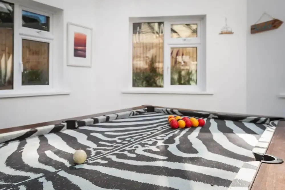 Glynmar - Sea Glimpses Hot Tub Pool Table