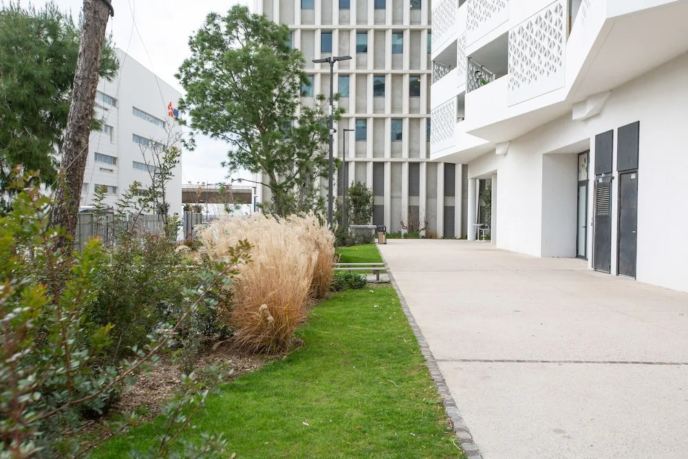 T2 terrasse parking conciergerie