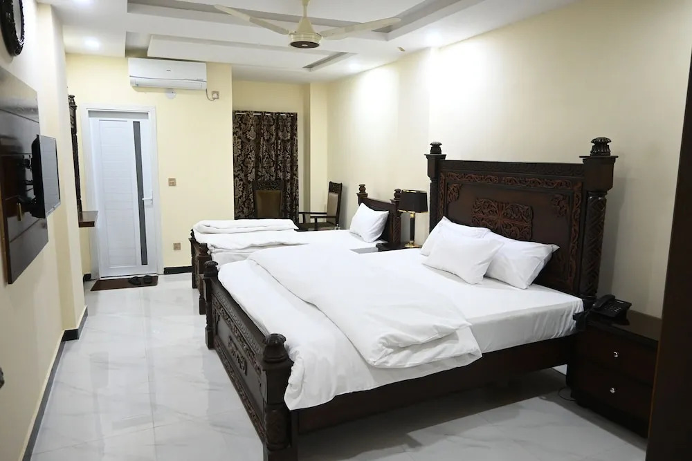 Hotel 99