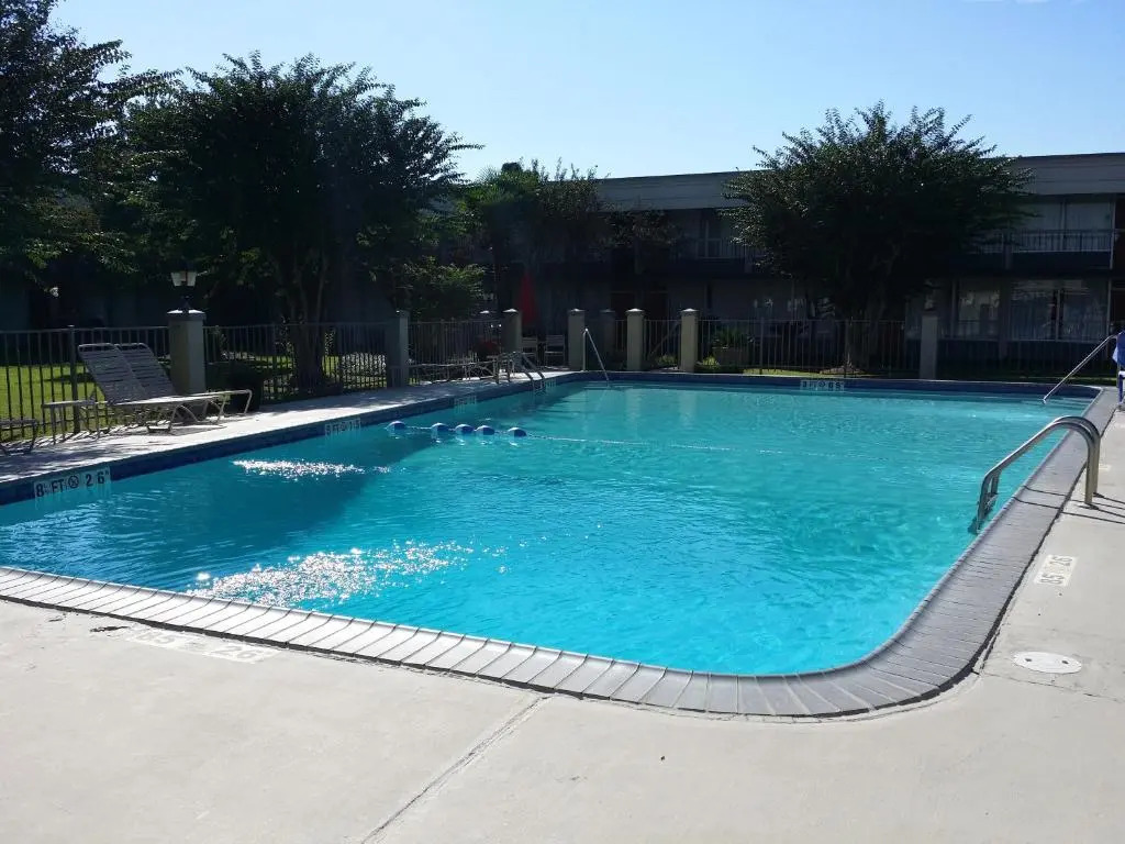 Iberia House & Suites