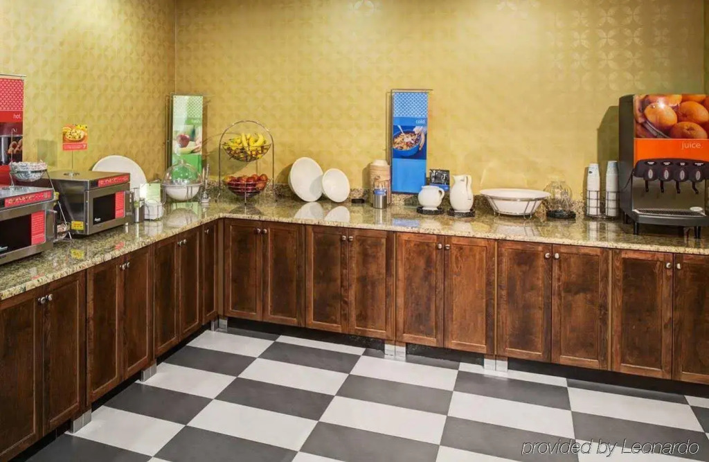 Hampton Inn & Suites Charlotte Arrowood Rd