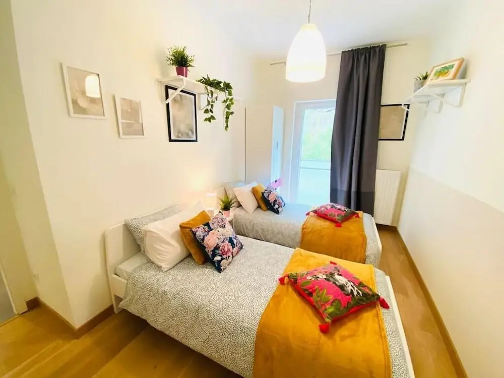 Large 3bedrooms with Terrace and Parking