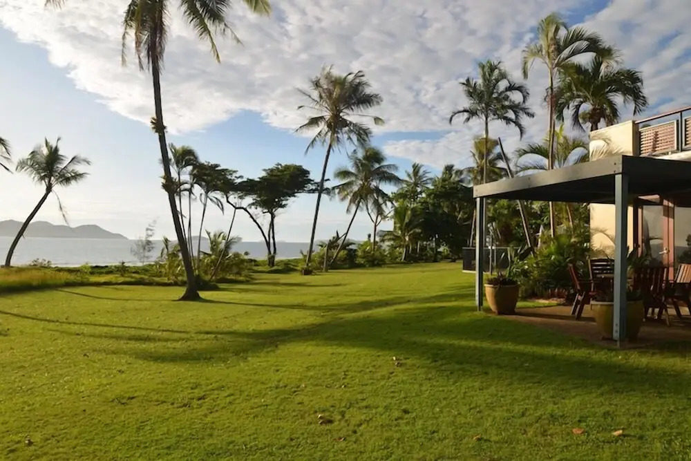 Wongalinga Absolute Beachfront Unit 9 2 Bedroom