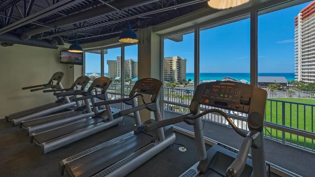 Large 3 Bd Penthouse 2020 In Laketown, Great Views and Amenities!