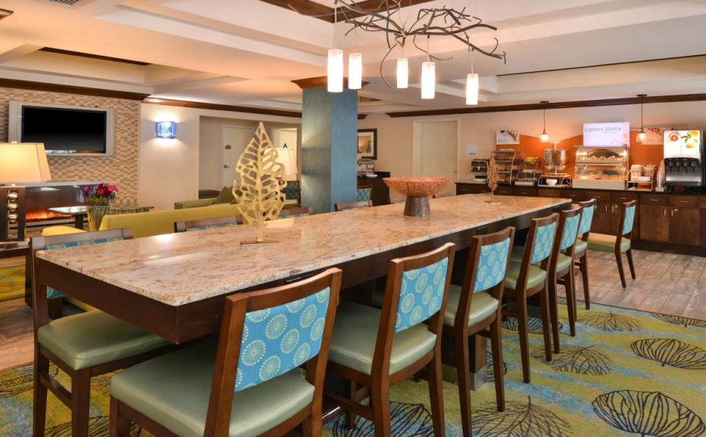 Holiday Inn Express & Suites Fresno River Park Hwy 41 by IHG