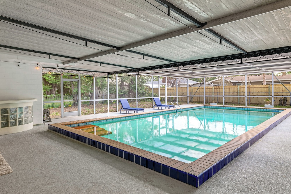 Legoland & Lakes Pool Home Pet Friendly